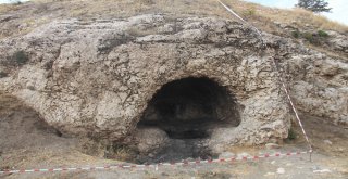 3 Bin Yıllık Kaya Mezarları Gün Yüzüne Çıkarılıyor