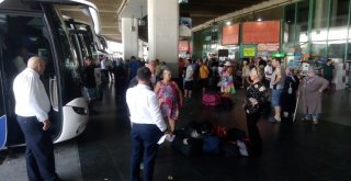 Tatilciler Akın Akın İzmir Otogarından Memleketlerine Gidiyor