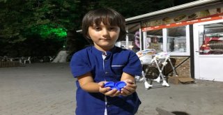 5 Yaşındaki Çocuk, Engelliler İçin Mavi Kapak Topluyor