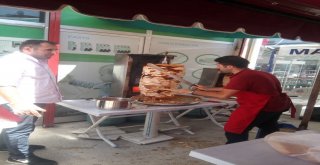 Ankaralı Hırdavatçı Seçimleri Erdoğan Kazanınca Şükür Döneri Dağıttı