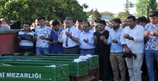 Denizde Boğulan Kardeşler Ve Kuzenine Gözyaşı