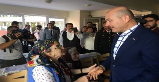 İçişleri Bakanı Süleyman Soylu, Huzurevi Sakinleriyle Bayramlaştı