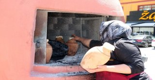 Dev Testi Ocağının İçerisinde 60 Testi Kebabı Pişiriliyor