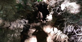 (Özel Haber) Tarihi Manastırları Arkeologlar Yerine Defineciler Kazıyor