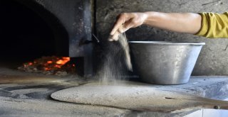 Bu Köy Buram Buram Ekmek Kokuyor