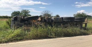 Devrilen Hafriyat Kamyonunda Bulunan Sürücü Yaralı Kurtuldu