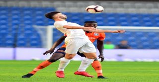 Spor Toto Süper Lig: Medipol Başakşehir: 1 - Antalyaspor: 0 (İlk Yarı)