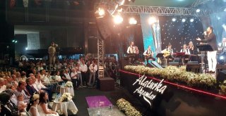 Kurtuluş Kutlamalarına Atlı Efeler Ve Trt Sanatçıları Damga Vurdu