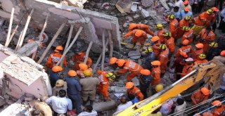 Hindistanda Çöken Binada Ölü Sayısı 5E Yükseldi