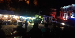 Lüks Cip Zeytinci Dükkanına Daldı: 2 Ölü