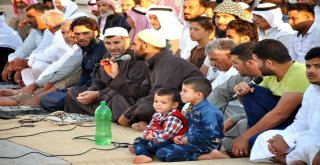 Çadır Kentte Bayram Namazı