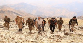 Vali Toprak, Üs Bölgesindeki Askerlerle Bayramlaştı