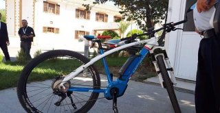 Kktc Maliye Bakanı Denktaştan Krize Karşı 23 Bin Tllik Bisikletle Mesaj