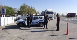 Plakaları Lastikle Kapatan Tır Sürücüleri Polisten Kaçamadı