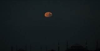 İstanbuldan Fotoğraflarla Kanlı Ay Tutulması