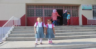 Küçük Öğrenciler İçin Okullar Bugün Açıldı