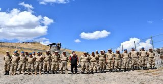 Vali Sonel, Terörle Mücadelede Nöbetteki  Kahramanlarla Bayramlaştı