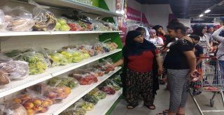 Beyoğlunda Bulunan Sosyal Market Bayram Öncesi Yüzleri Güldürdü