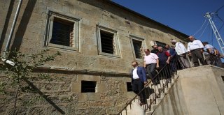 Vali Pehlivandan Geçmişi Geleneksel Araç Gereçlerle Yaşatmaya Çalışan Habip Ekovana Teşekkür Belgesi