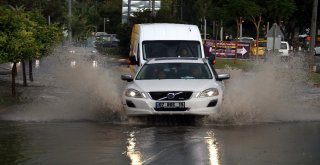 Aniden Bastırdı, Yarım Saatte Sahil Ve Sokakları Boşalttı