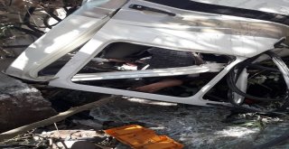 Boluda, Kontrolden Çıkan Beton Mikseri Dereye Yuvarlandı