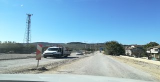 Sürücüler Köstebek Yuvasına Dönen Yoldan Tepkili