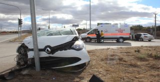 Sivasta Trafik Kazası: 2 Yaralı