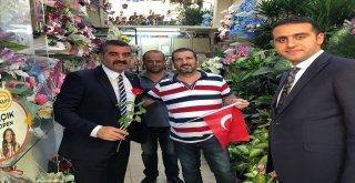 Mhpden 5 Bin Bayrak Dağıtımı