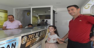 8 Yaşındaki Çocuk, Tlye Destek İçin Kumbarasındaki Dolarları Bozdurdu