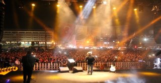 Kocaelide Cumhuriyet Coşkusu Fettah Can Konseriyle Renklendi