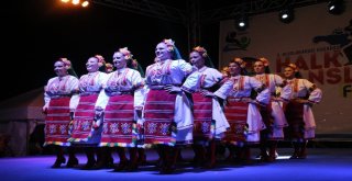Kuşadası 3. Uluslararası Halk Dansları Festivali Başladı