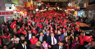 İzmirdeki Cumhuriyet Coşkusu Gece Boyu Devam Etti