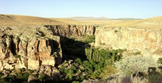 Aksarayda 392 Merdivenle İnilen Ihlara Vadisi Ziyaretçilerini Büyülüyor