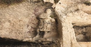 (Özel) 2 Bin 400 Yıl Önce Yapılan Adam Kayalar Görenleri Büyülüyor