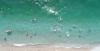 Vanın İlk Ve Tek Mavi Bayraklı Plajına Yoğun İlgi