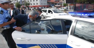 88 Yaşındaki Kore Gazisi, Törende Rahatsızlanınca Polis Otosu İle Evine Götürüldü