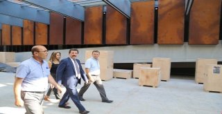 Vali Tavlıdan Troya Müzesinde İnceleme