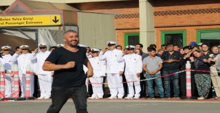 Şehit Yeğeninin Tabutuna Böyle Koştu