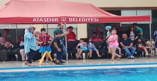 Ataşehirde Çocuklar Hem Yüzdü Hem Eğlendi