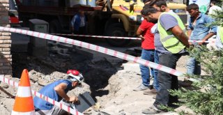 Doğalgaz Kaçağını Sigara İçerek İzledi