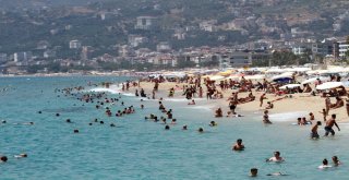 Alanyada Plajlar Tıklım Tıklım