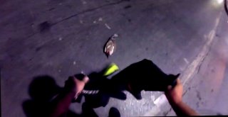 (Özel) Motosikletli Genç Trafiği Durdurup Yaralı Martıyı Ceketiyle Aldı