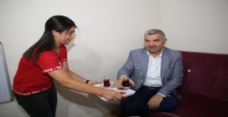 Başkan Çelik, Genç Kaymekte Eğitim Gören Öğrencilerin Ailelerini Ziyaret Etti