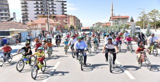 Başkan Altay, Sağlıklı Yaşam İçin Çocuklarla Pedal Çevirdi