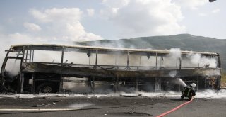 Otoyolda Otobüs Alev Alev Yandı