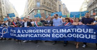 Fransızlar Küresel Isınmaya Dur Demek İçin Sokağa Döküldü