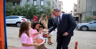 Başkan Işık, Birinci Sınıflara İlköğretim Paketi Hediye Etti