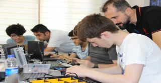 (Özel Haber) Türkiye Genç Yazılımcılarını Yetiştiriyor