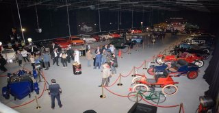 Otomobil Tutkunlarını Buluşturan Müze