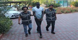 Sudanlı Saldırganın Mahalleliye Yaşattığı Dehşet Kamerada